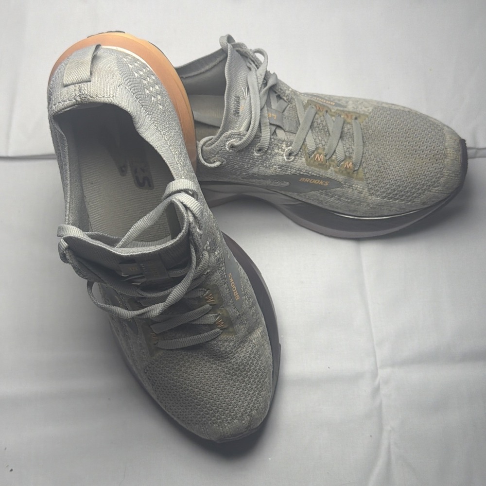 Brooks Levitate 3 1203001B134 Womens US 7 B Running Shoes Gray Purple Sneakers